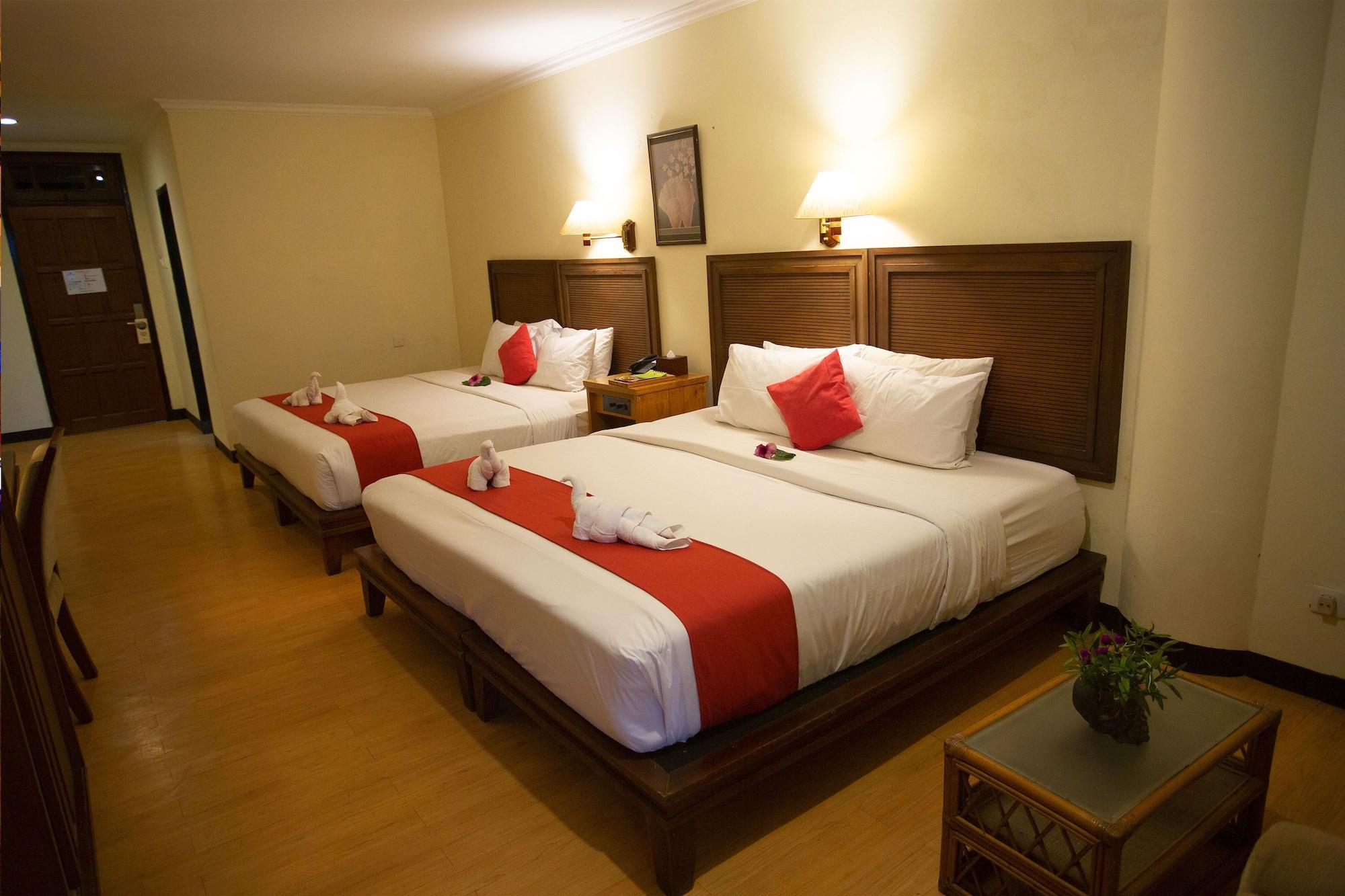 รอยัลเทรทเทสวิวโฮเต็ลแอ่นด์คอนเวนชั่น Hotel Prigen ภายนอก รูปภาพ