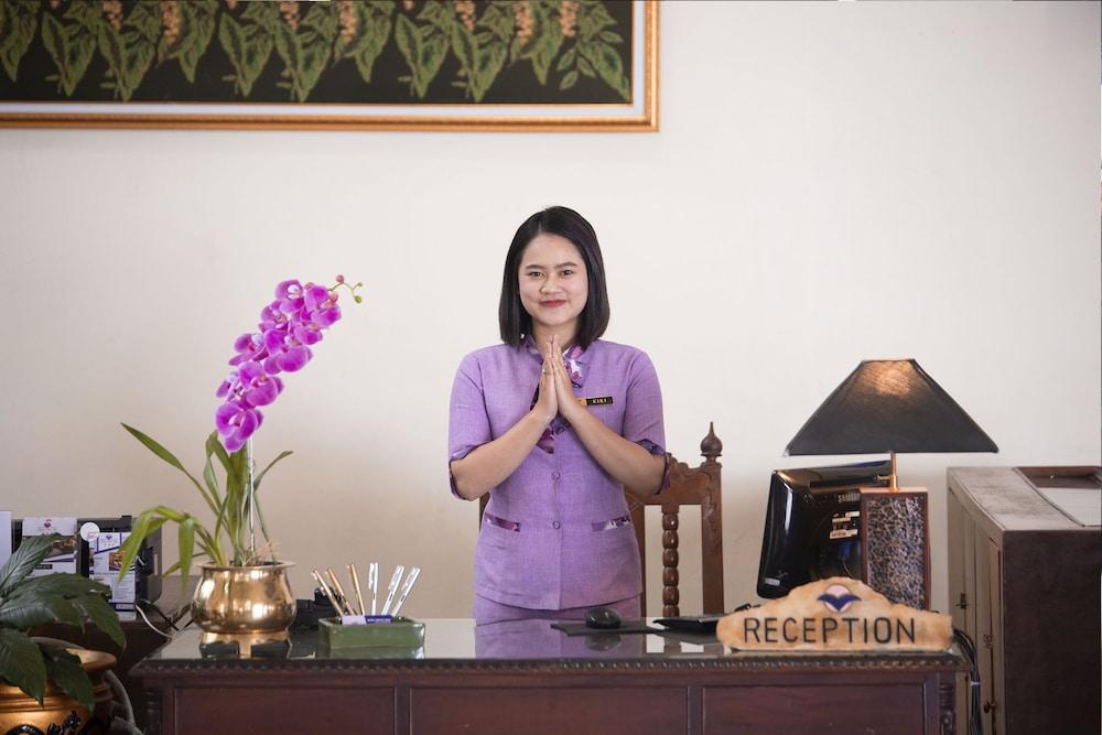 รอยัลเทรทเทสวิวโฮเต็ลแอ่นด์คอนเวนชั่น Hotel Prigen ภายนอก รูปภาพ