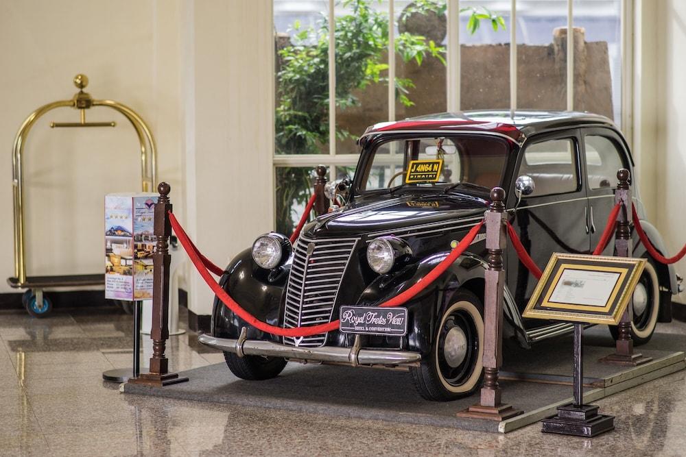 รอยัลเทรทเทสวิวโฮเต็ลแอ่นด์คอนเวนชั่น Hotel Prigen ภายนอก รูปภาพ