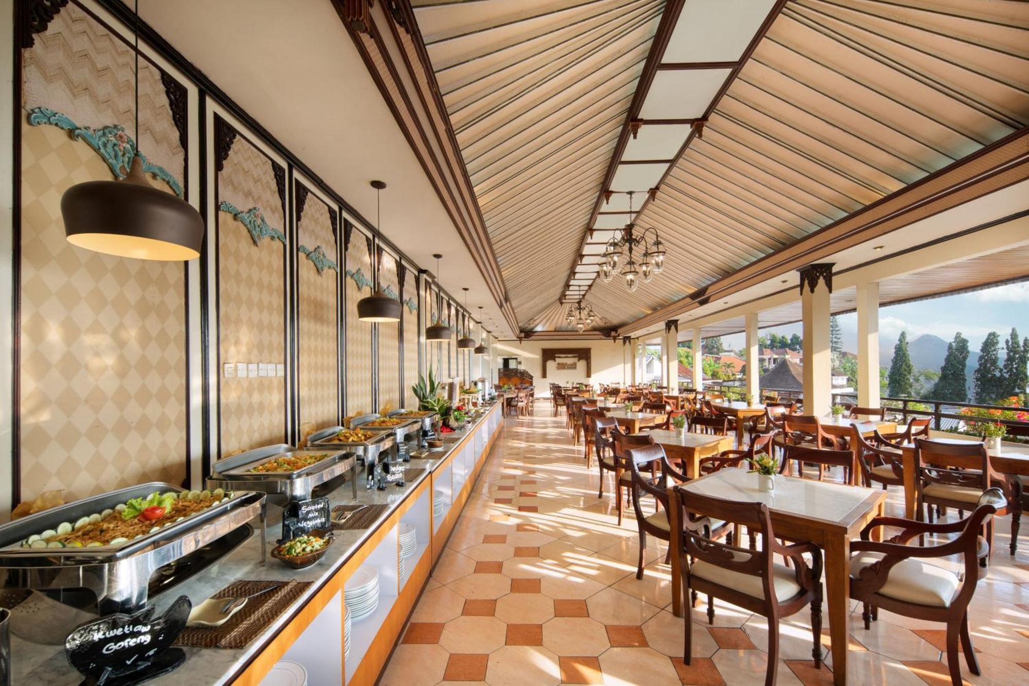 รอยัลเทรทเทสวิวโฮเต็ลแอ่นด์คอนเวนชั่น Hotel Prigen ภายนอก รูปภาพ