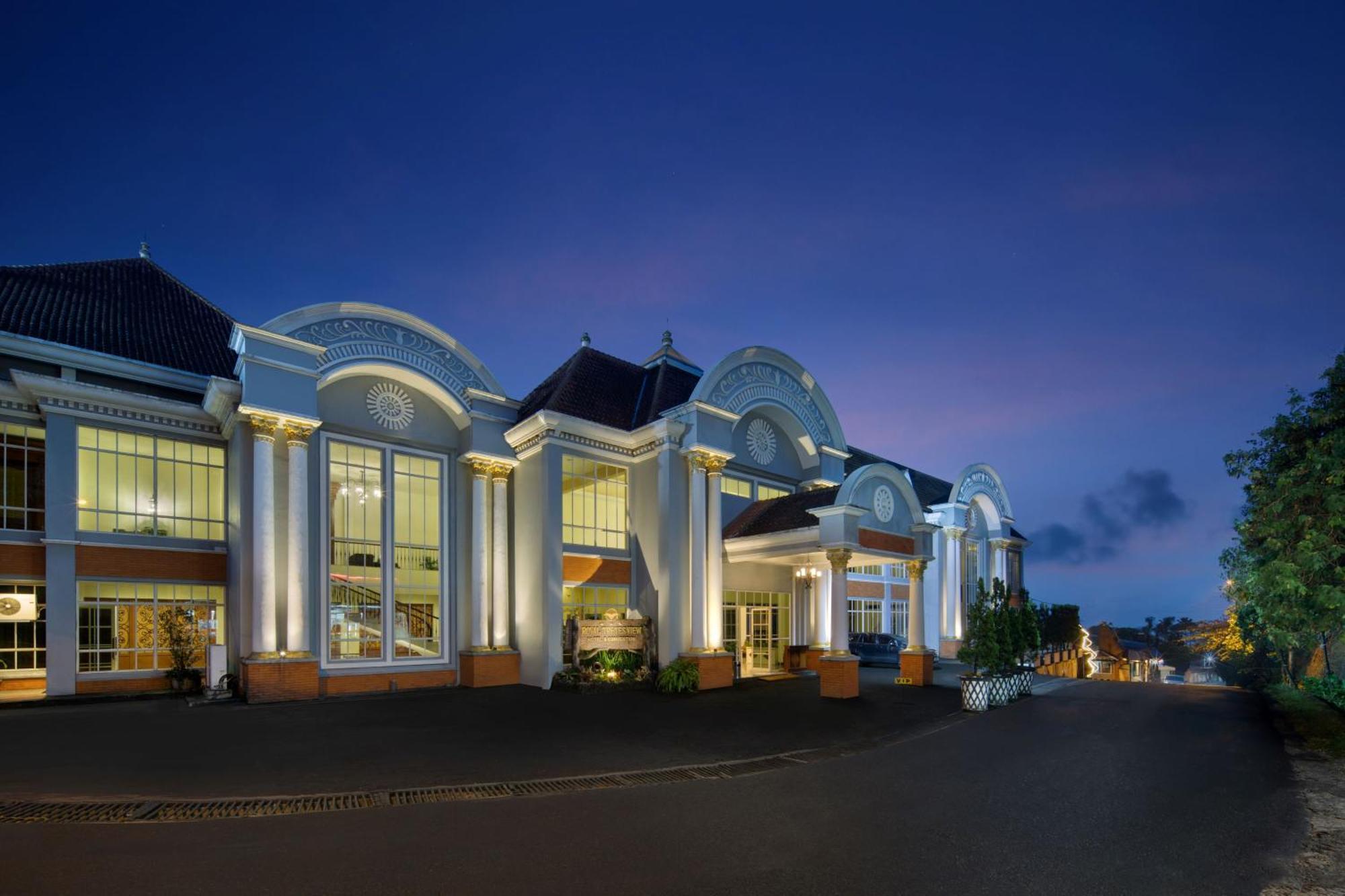 รอยัลเทรทเทสวิวโฮเต็ลแอ่นด์คอนเวนชั่น Hotel Prigen ภายนอก รูปภาพ