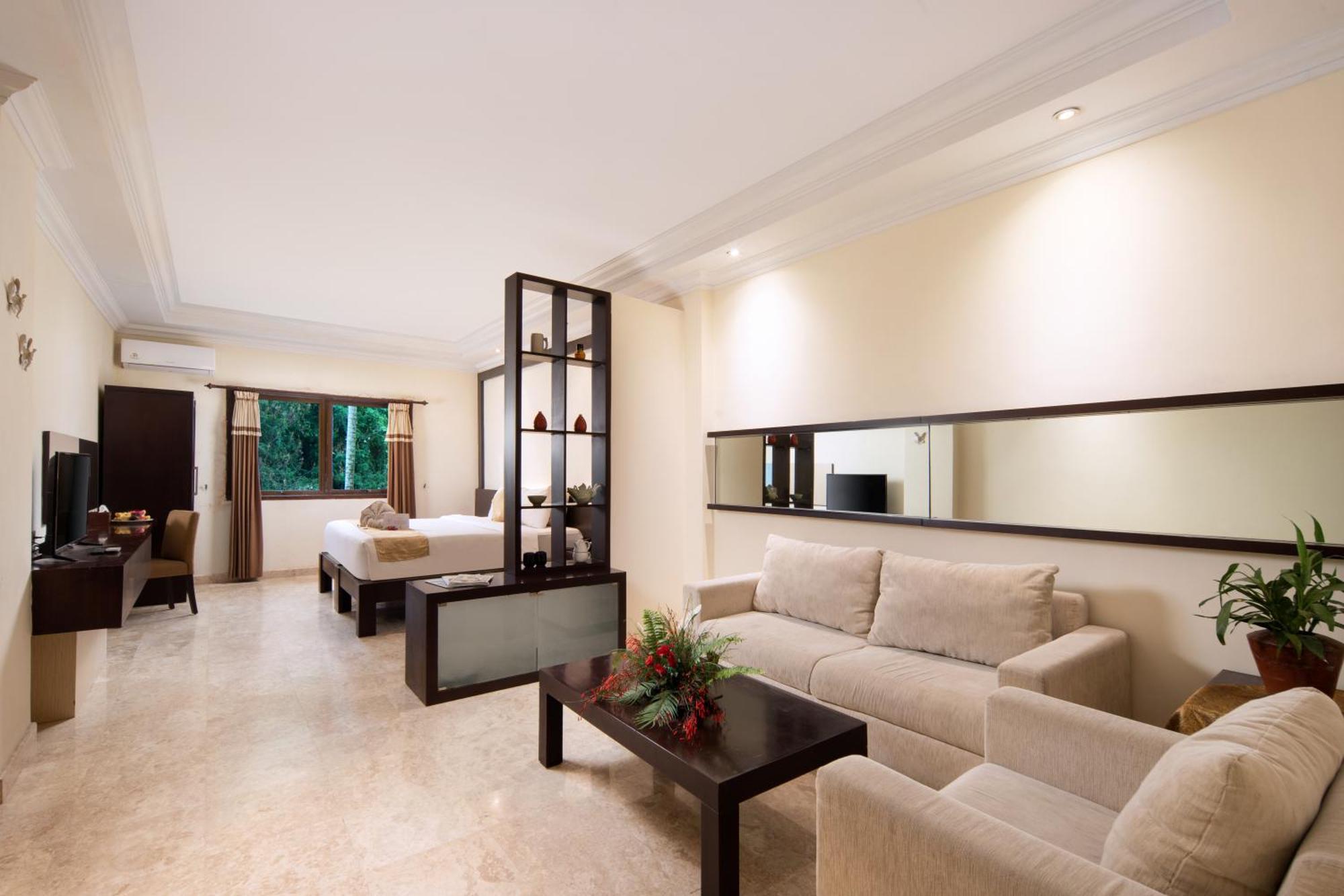 รอยัลเทรทเทสวิวโฮเต็ลแอ่นด์คอนเวนชั่น Hotel Prigen ภายนอก รูปภาพ