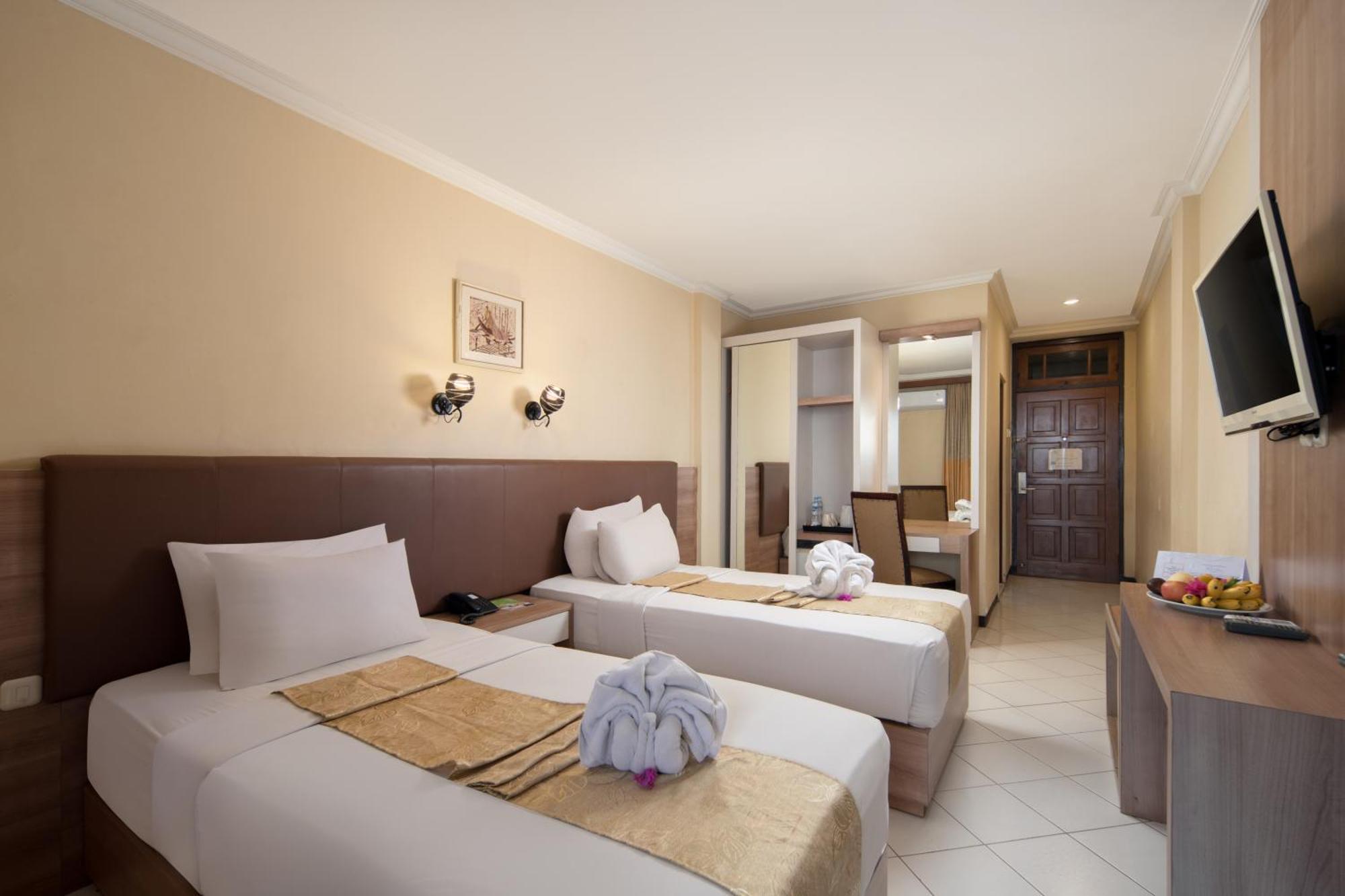 รอยัลเทรทเทสวิวโฮเต็ลแอ่นด์คอนเวนชั่น Hotel Prigen ภายนอก รูปภาพ