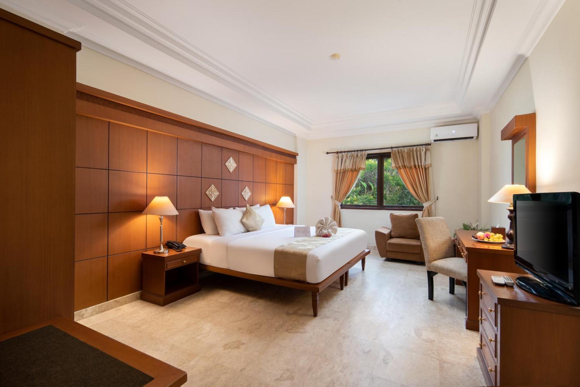 รอยัลเทรทเทสวิวโฮเต็ลแอ่นด์คอนเวนชั่น Hotel Prigen ภายนอก รูปภาพ