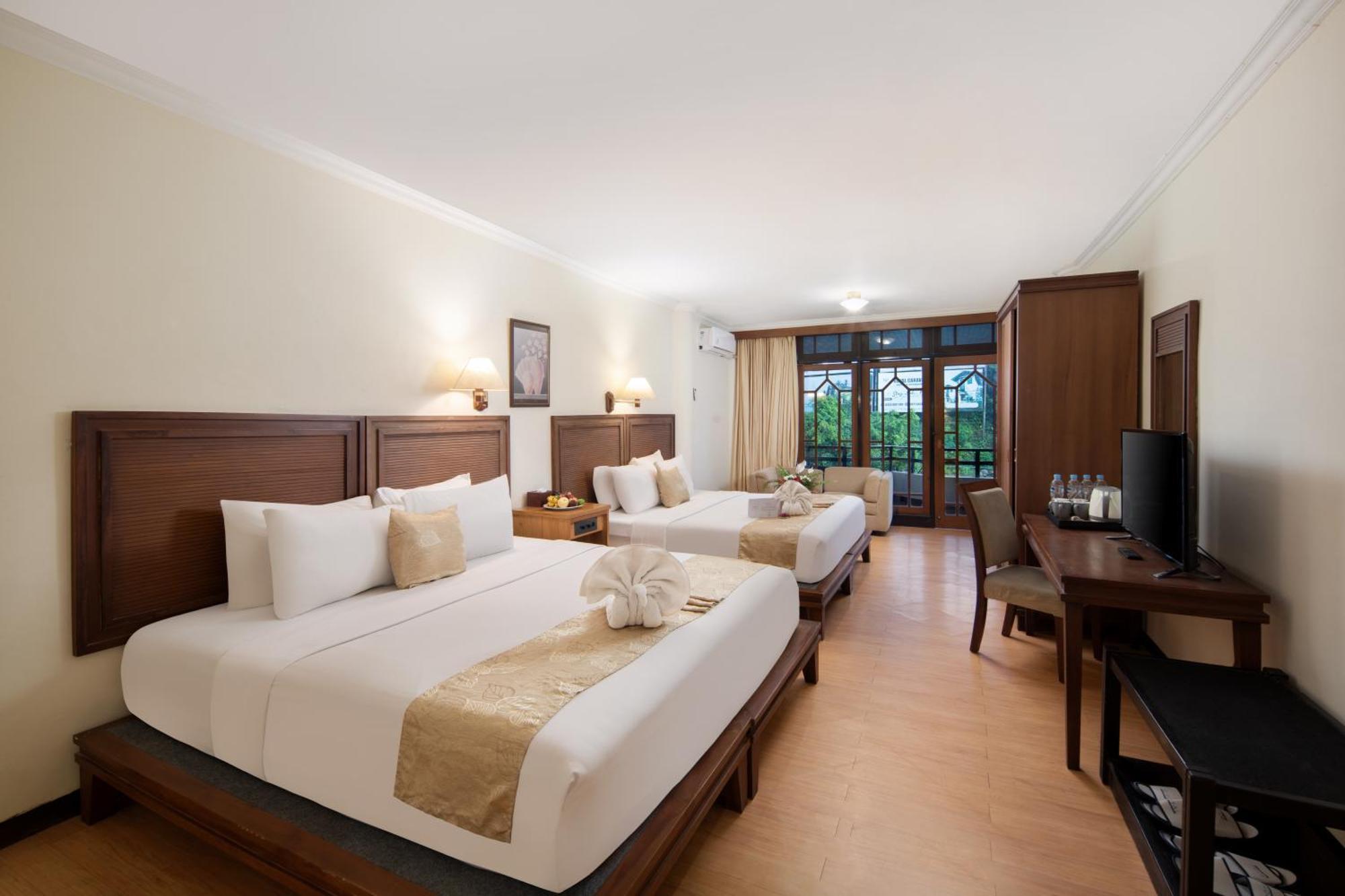 รอยัลเทรทเทสวิวโฮเต็ลแอ่นด์คอนเวนชั่น Hotel Prigen ภายนอก รูปภาพ