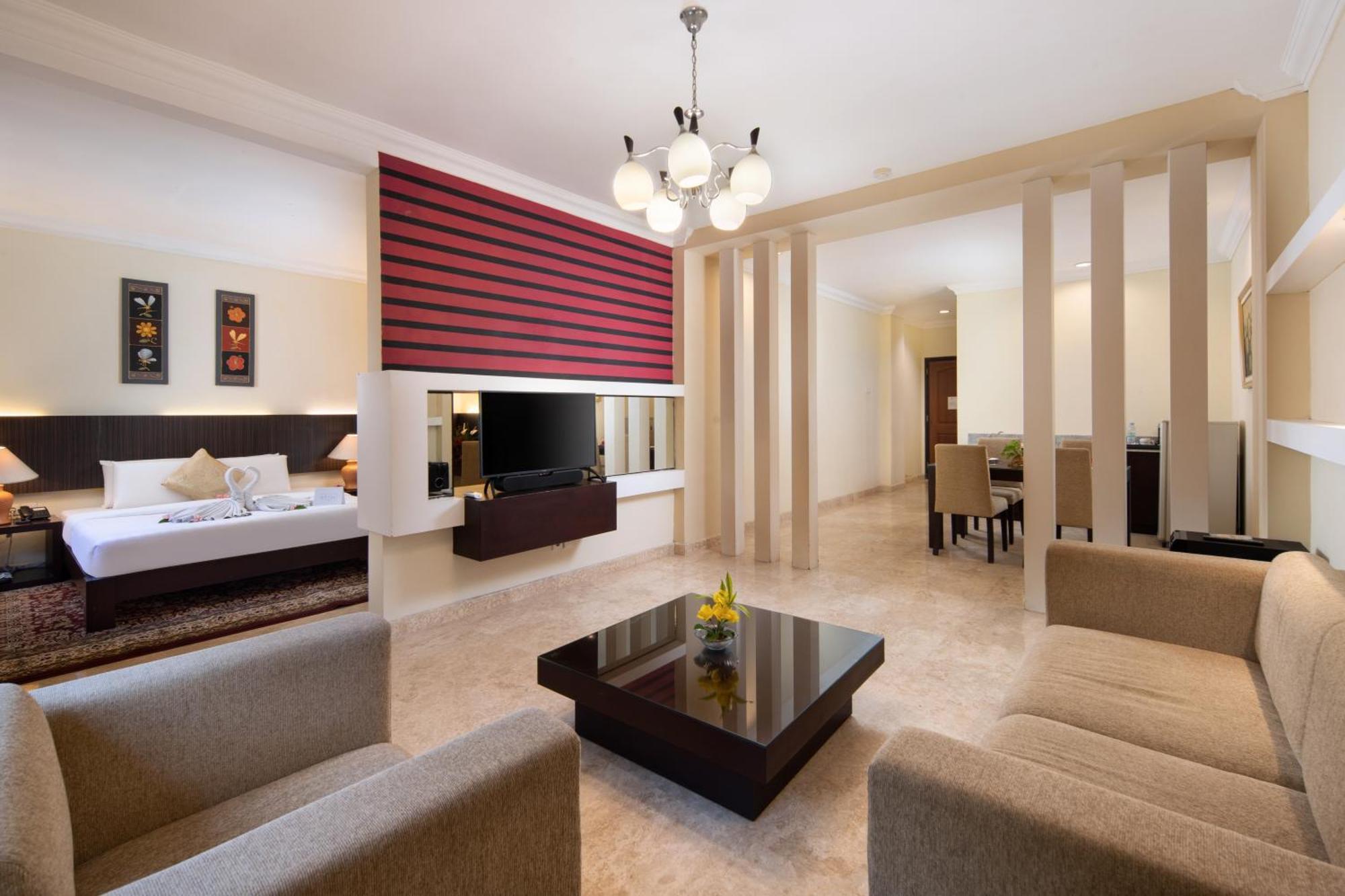 รอยัลเทรทเทสวิวโฮเต็ลแอ่นด์คอนเวนชั่น Hotel Prigen ภายนอก รูปภาพ