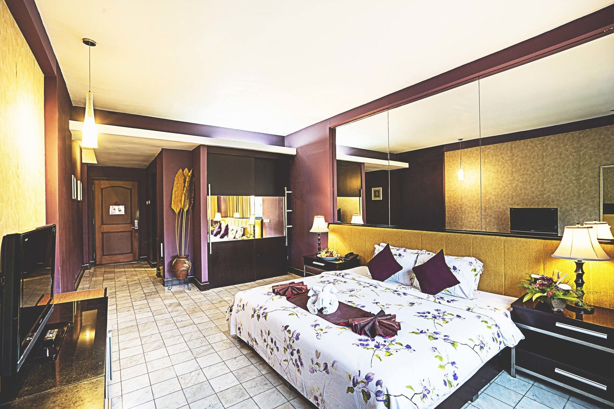 รอยัลเทรทเทสวิวโฮเต็ลแอ่นด์คอนเวนชั่น Hotel Prigen ภายนอก รูปภาพ