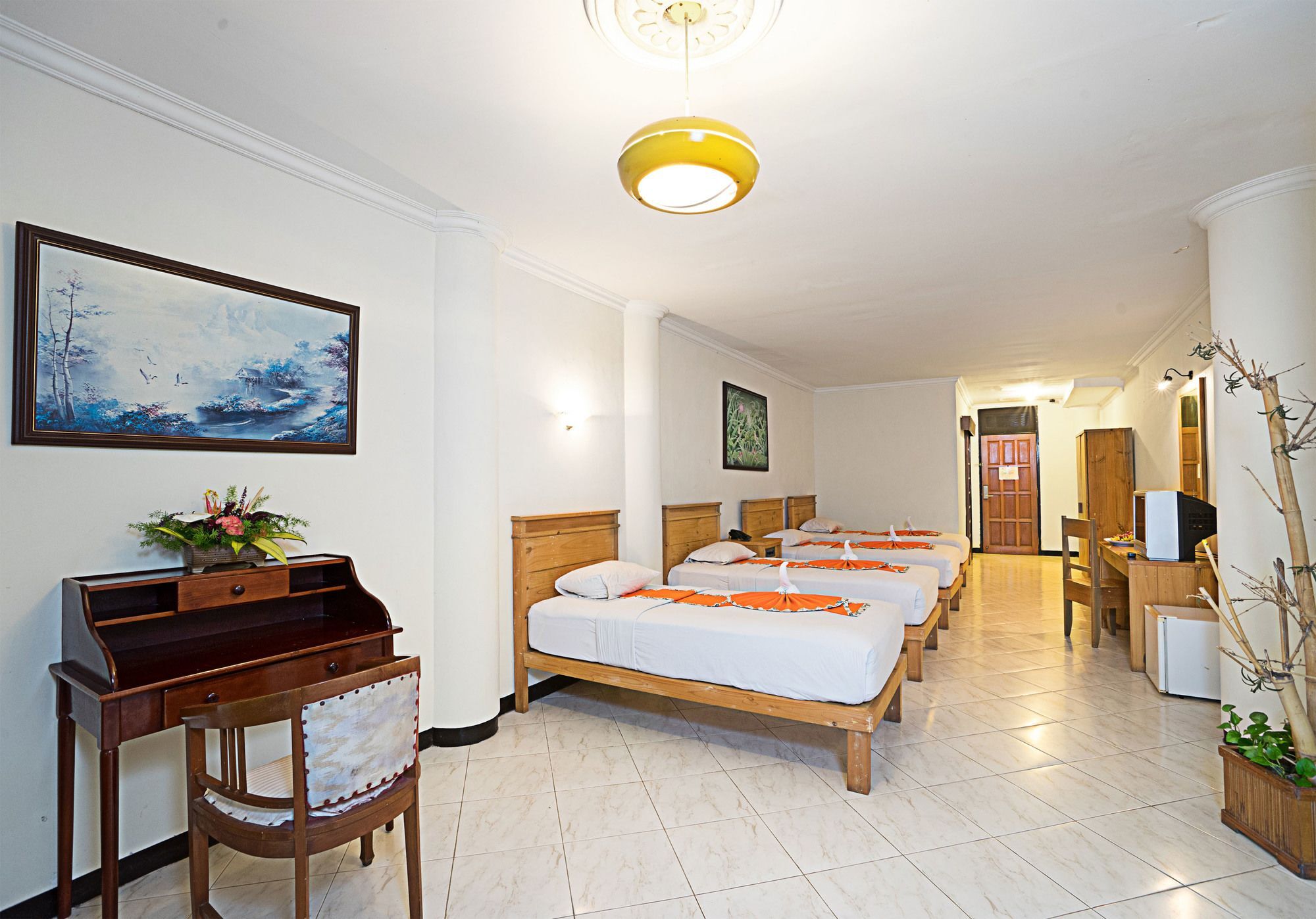 รอยัลเทรทเทสวิวโฮเต็ลแอ่นด์คอนเวนชั่น Hotel Prigen ภายนอก รูปภาพ