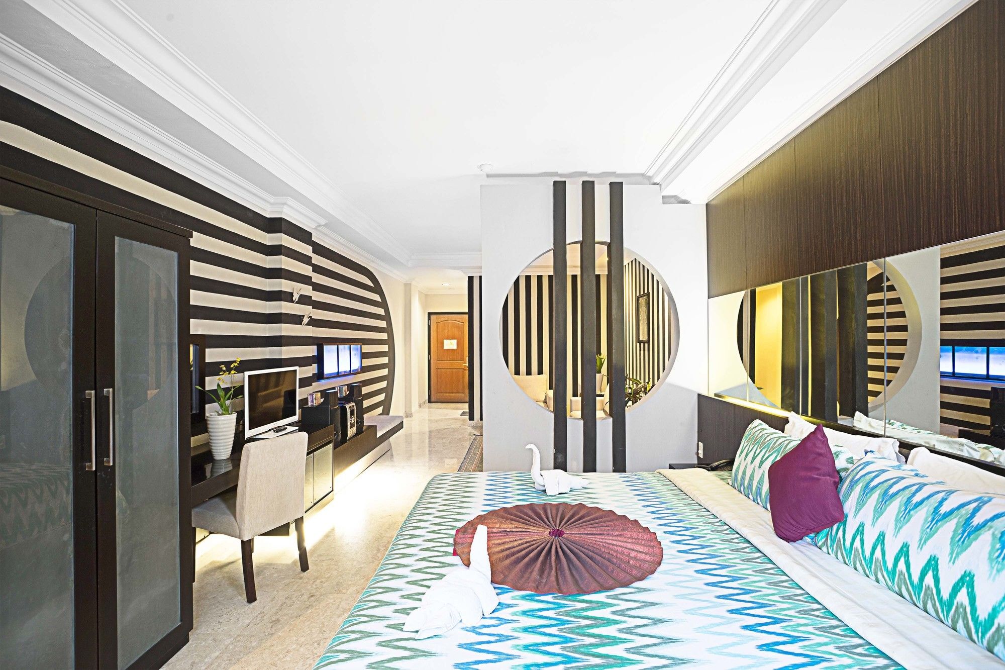 รอยัลเทรทเทสวิวโฮเต็ลแอ่นด์คอนเวนชั่น Hotel Prigen ภายนอก รูปภาพ
