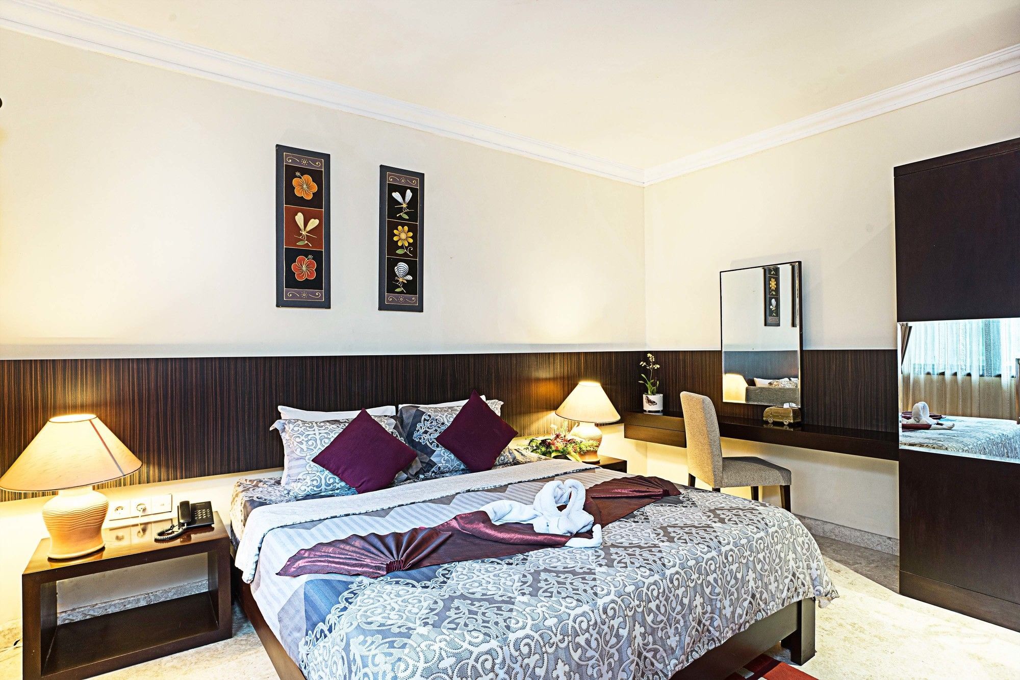 รอยัลเทรทเทสวิวโฮเต็ลแอ่นด์คอนเวนชั่น Hotel Prigen ภายนอก รูปภาพ